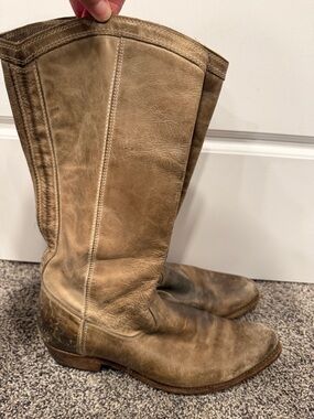 Frye women’s Classic Tall Leather Boots in Distressed Tan size 9.5